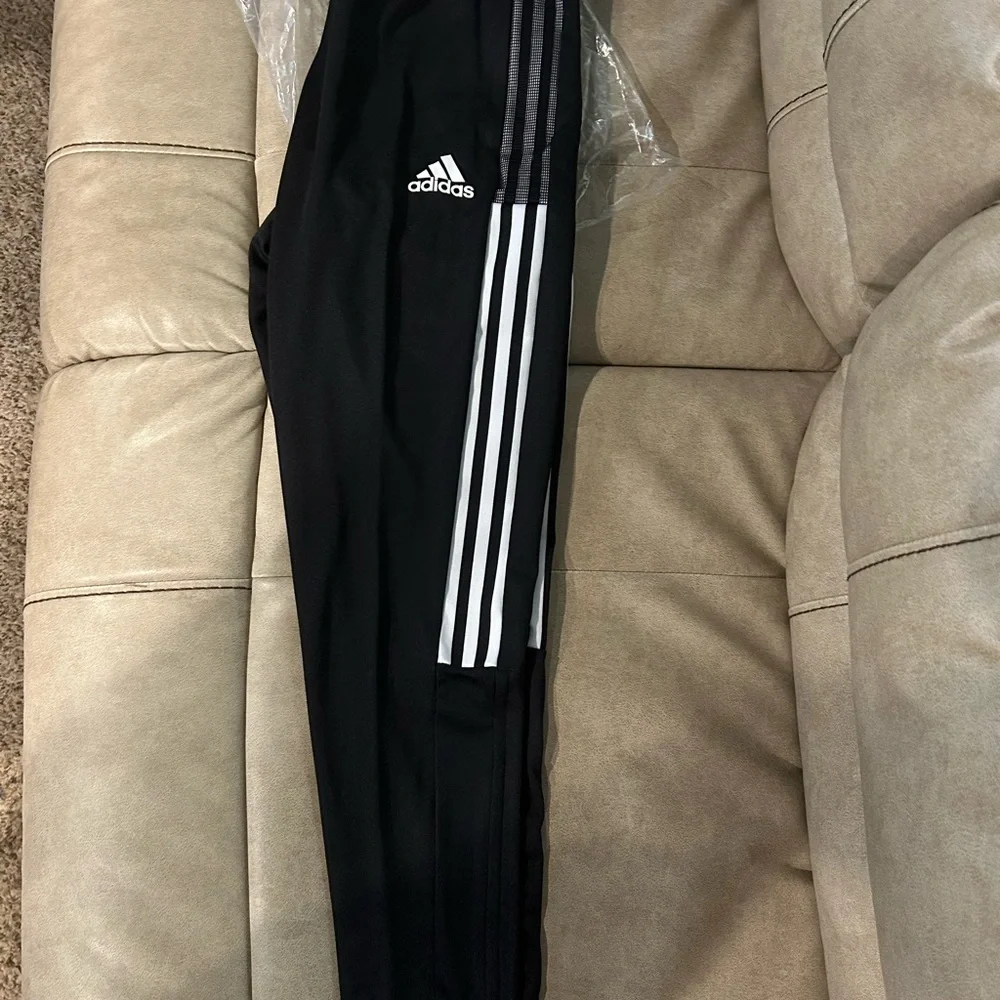 NWT Mens Medium Adidas Jogging Pants Black - Picture 1 of 6